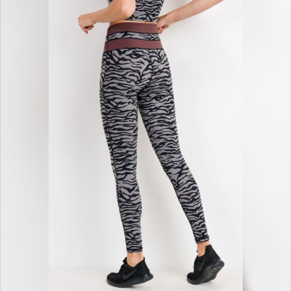 Grey Tiger Print Highwaist Leggings with Striped - Picture 4 of 6